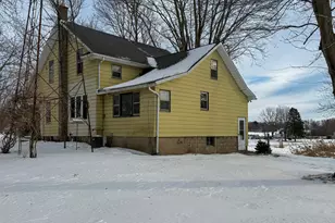 566 S Blue Creek Rd, Benton Harbor, MI 49022 - Photo 32