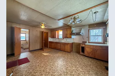 566 S Blue Creek Road, Benton Harbor, MI 49022 - Photo 8