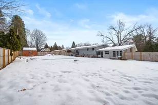 205 Wahwahtaysee Way, Battle Creek, MI 49015 - Photo 32