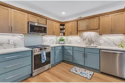 783 W Barrington Circle, Jackson, MI 49203 - Photo 2