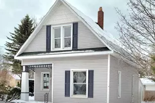 260 Fremont St, Manistee, MI 49660 - Photo 2