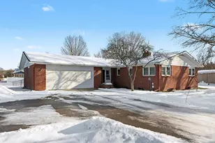 411 Walden Dr, Otsego, MI 49078 - Photo 2