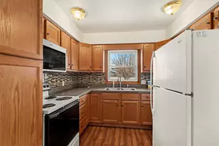 411 Walden Dr, Otsego, MI 49078 - Photo 6