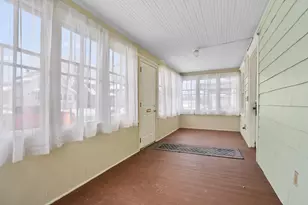 27 Phelps Ave, Battle Creek, MI 49015 - Photo 2