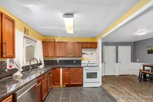 1510 W Stewart St, Owosso, MI 48867 - Photo 8