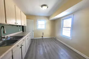 2302 Maplewood Ave, Lansing, MI 48910 - Photo 4