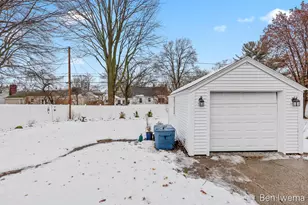 105 E 31st St, Holland, MI 49423 - Photo 20