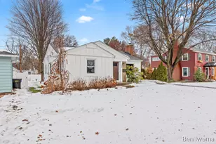 105 E 31st St, Holland, MI 49423 - Photo 2