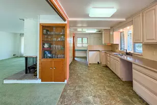 873 Hendrick Rd, Norton Shores, MI 49441 - Photo 4