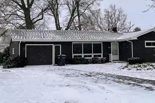 932 Wedgewood Rd, Saint Joseph, MI 49085 - Photo 1