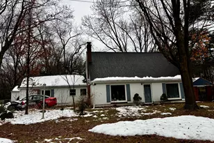 4240 Oakland Dr, Kalamazoo, MI 49008 - Photo 2