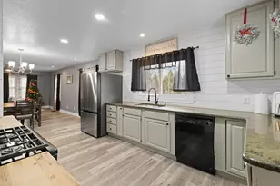 734 S Winter St, Adrian, MI 49221 - Photo 12