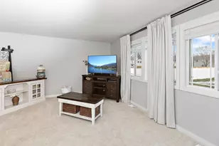 518 Dogwood Ln, Watervliet, MI 49098 - Photo 10