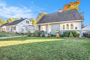 856 Colrain St SW, Wyoming, MI 49509 - Photo 2