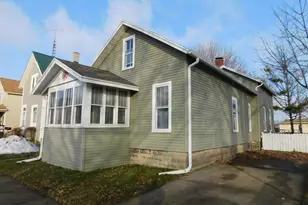 332 3rd St, Manistee, MI 49660 - Photo 1