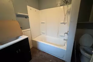 5017 Christiansen Rd, Lansing, MI 48910 - Photo 4