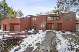 3920 Braeburn Dr, Norton Shores, MI 49441 - Photo 4