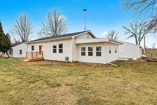 1048 S Kalamazoo Ave, Marshall, MI 49068 - Photo 2