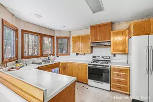 10136 Connelley Ave NE, Greenville, MI 48838 - Photo 8