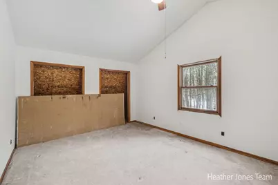 10136 Connelley Avenue NE, Greenville, MI 48838 - Photo 14