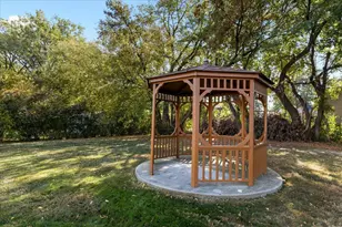 138 Evaline Dr, Troy, MI 48085 - Photo 26