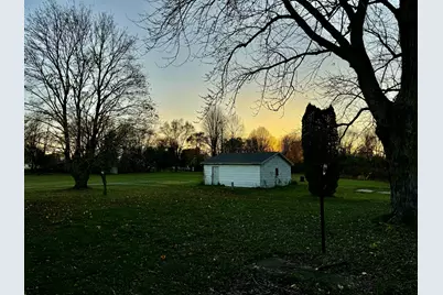 854 S Crystal Avenue, Benton Harbor, MI 49022 - Photo 2