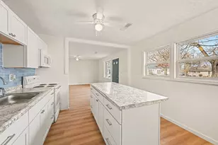 1042 Darwood Ave, Kalamazoo, MI 49004 - Photo 2