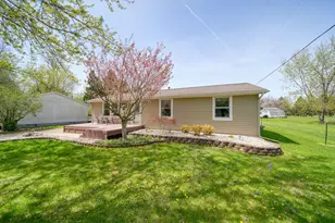 186 Harris Dr, Cement City, MI 49233 - Photo 4
