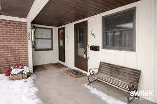 202 Bona Vista Dr NW, Grand Rapids, MI 49504 - Photo 2