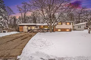 261 Beachfield Dr, Battle Creek, MI 49015 - Photo 1