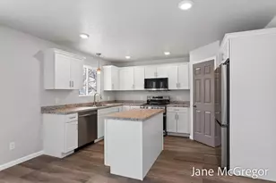 1065 James Ave, Muskegon, MI 49442 - Photo 8