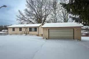 52376 Joy Dr, Dowagiac, MI 49047 - Photo 1