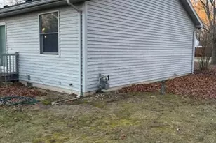 6235 Hilda St, Coloma, MI 49038 - Photo 10