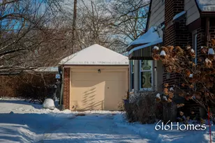 2450 Oakwood Ave NE, Grand Rapids, MI 49505 - Photo 4