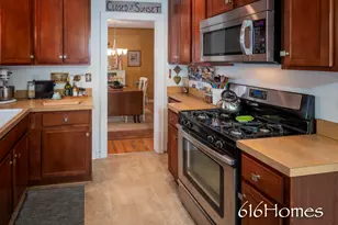 2450 Oakwood Ave NE, Grand Rapids, MI 49505 - Photo 14