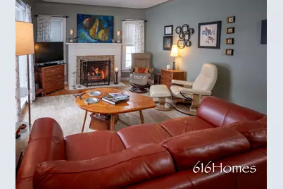 2450 Oakwood Avenue NE, Grand Rapids, MI 49505 - Photo 6