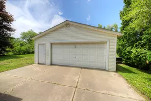 15601 Park Ln, Plymouth, MI 48170 - Photo 36