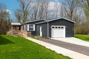 680 N Gallery Dr, Eaton Rapids, MI 48827 - Photo 1