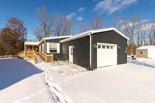680 N Gallery Dr, Eaton Rapids, MI 48827 - Photo 2