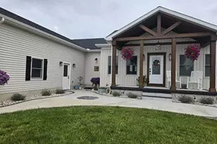 110 Bedford Ct, Cadillac, MI 49601 - Photo 2