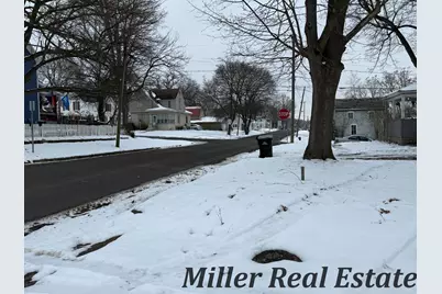 607 S Michigan Avenue, Hastings, MI 49058 - Photo 2