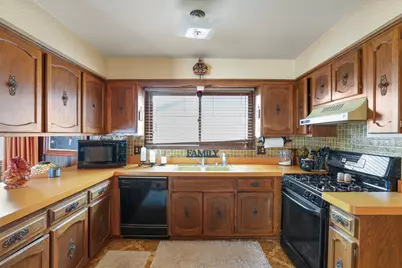 38612 Wingate Drive, Clinton, MI 48038 - Photo 6