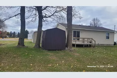 407 E Lincoln Avenue, Reed City, MI 49677 - Photo 2