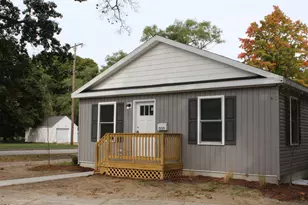 608 Jackson Ave, Muskegon, MI 49442 - Photo 2