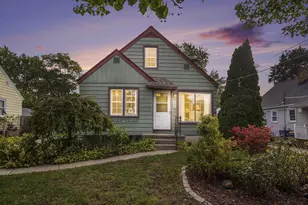 1228 Spring Ave NE, Grand Rapids, MI 49505 - Photo 2