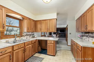 3535 Bromley Dr SE, Grand Rapids, MI 49508 - Photo 10