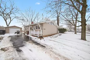 2659 Fairway Dr, Jackson, MI 49201 - Photo 2
