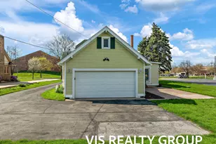 223 E Savidge St, Spring Lake, MI 49456 - Photo 4
