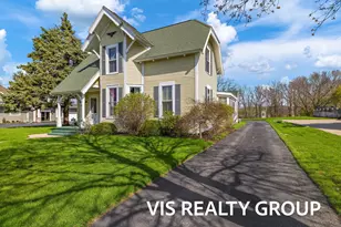 223 E Savidge St, Spring Lake, MI 49456 - Photo 2