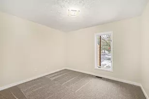 2671 Stonebluff Dr SW, Wyoming, MI 49519 - Photo 12